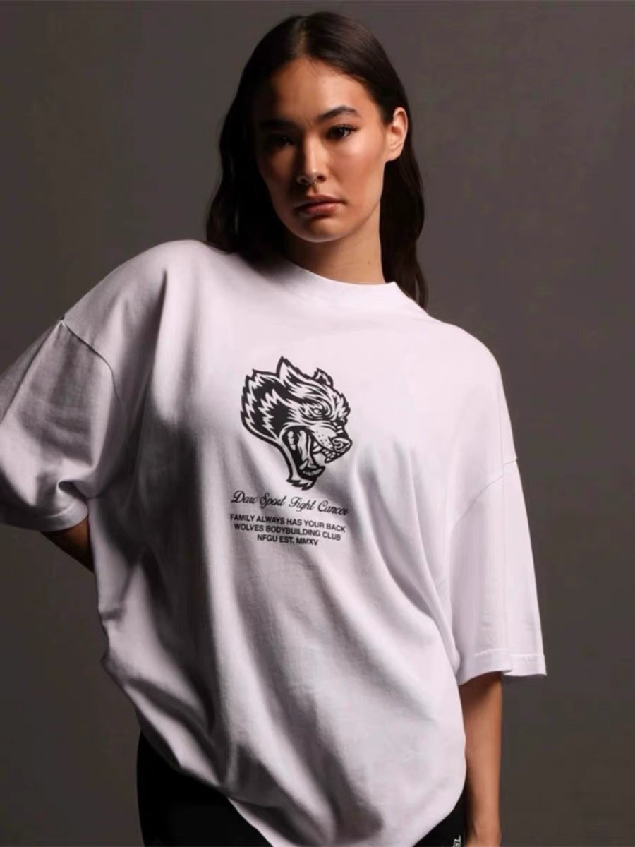 Streetwear Gym Brand - เสื้อยืดลายกราฟิกหัวหมาป่าสีขาวสไตล์คลาสสิก แบรนด์แฟชั่นสตรีทสุดเทรนดี้ ผ้าฝ้าย สำหรับผู้ชายและผู้หญิง เสื้อยืดฤดูร้อนสไตล์สตรีทแวร์