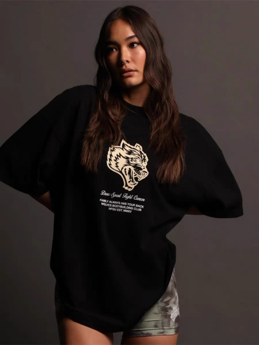 เสื้อยืดลายกราฟิกหัวหมาป่าสีขา - Streetwear Gym Brand บทวิจารณ์และราคา